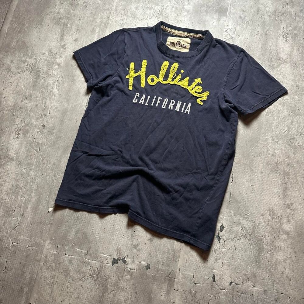 Hollister-co Men's Navy and Blue T-shirt